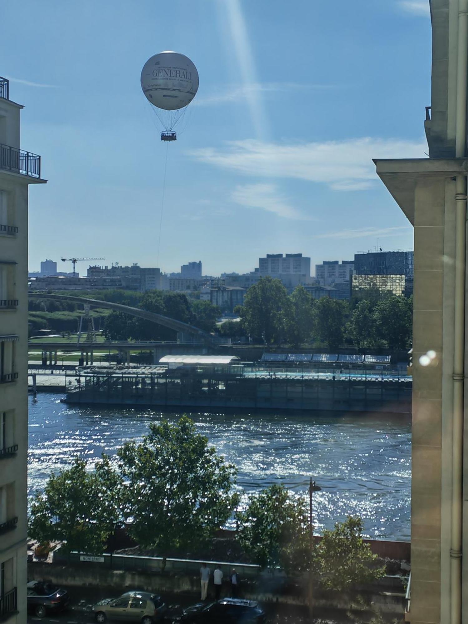 View Sur La Seine Apartment Paris Luaran gambar